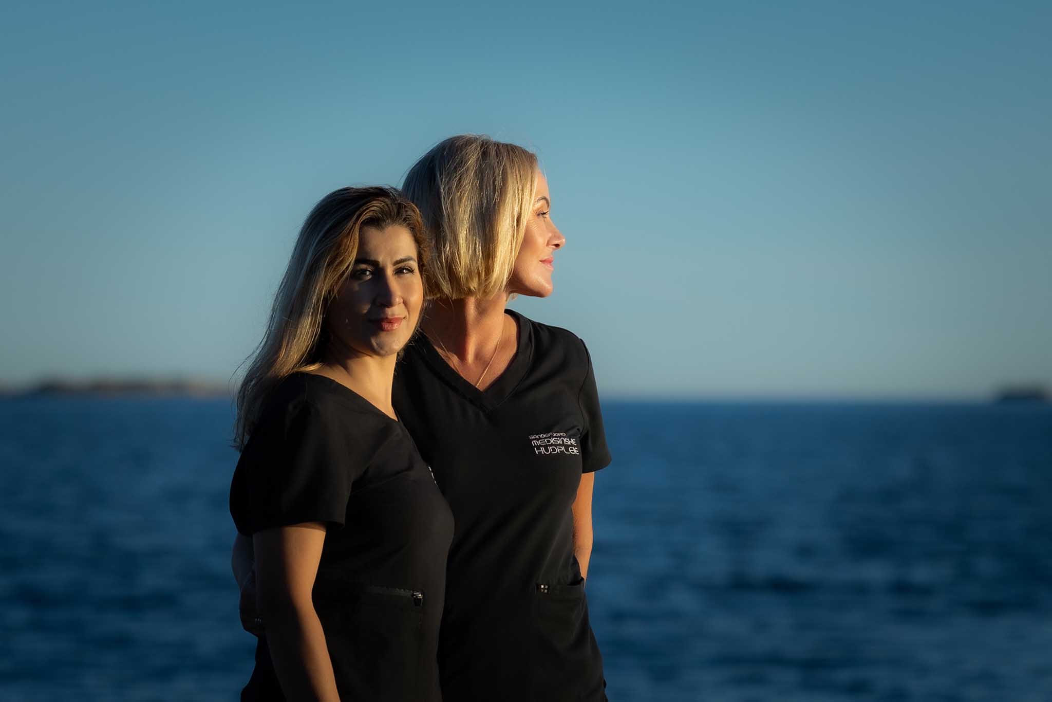 Gazal og Ann Kristin fra Sandefjord Medisinske Hudpleie ved fjorden i kveldslys